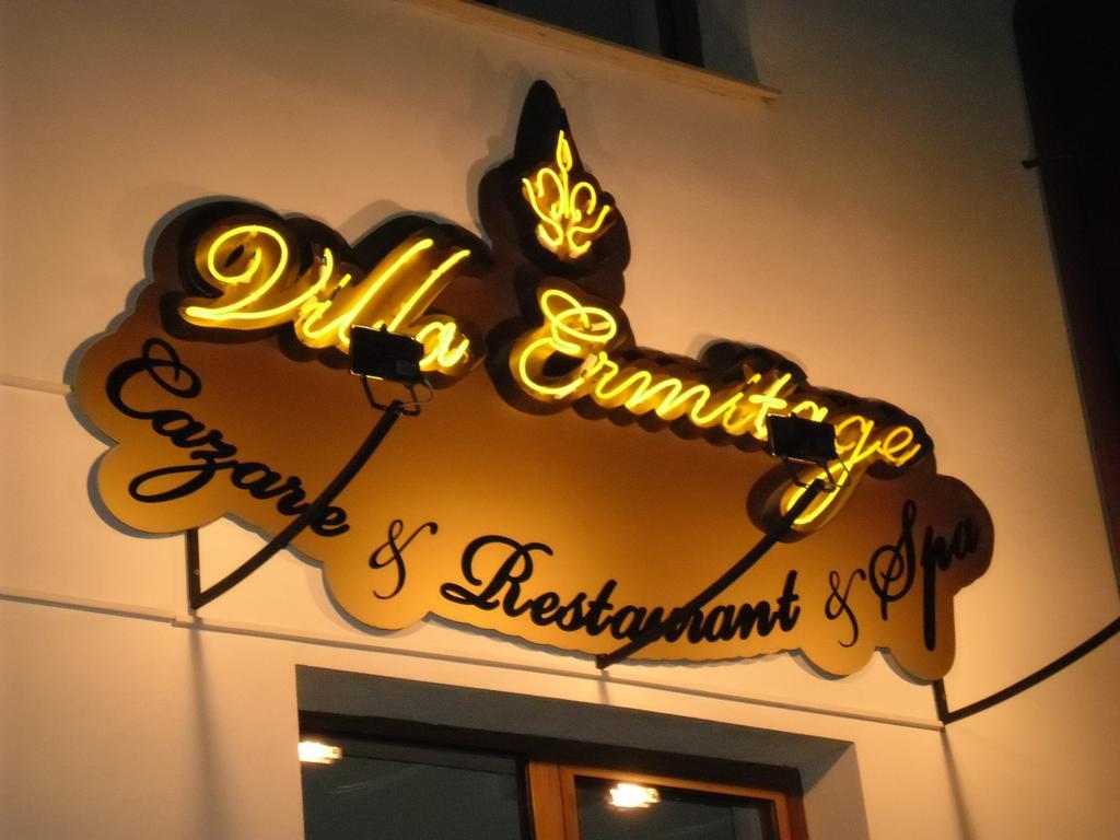 Villa Ermitage Buşteni Exteriör bild