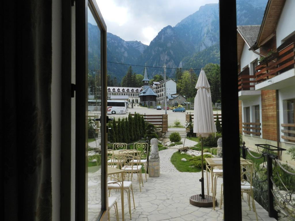Villa Ermitage Buşteni Exteriör bild