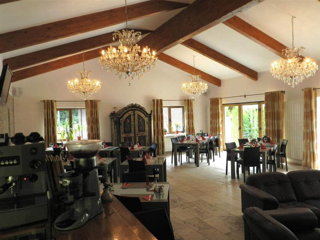 Villa Ermitage Buşteni Exteriör bild