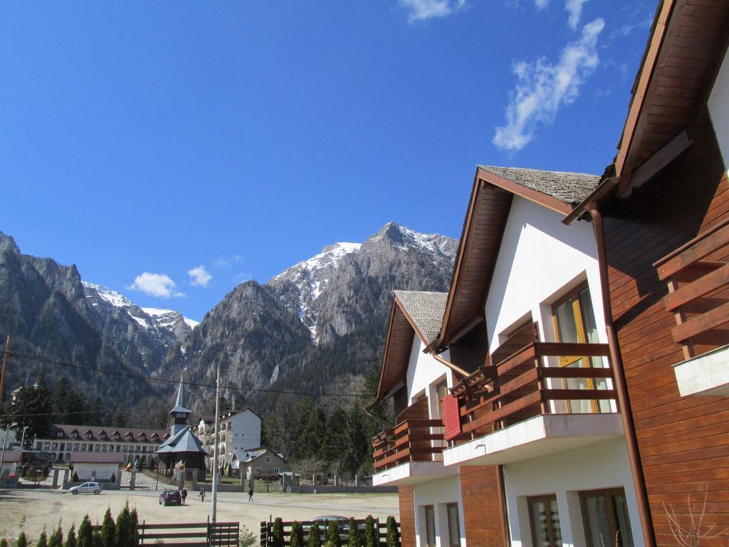 Villa Ermitage Buşteni Exteriör bild