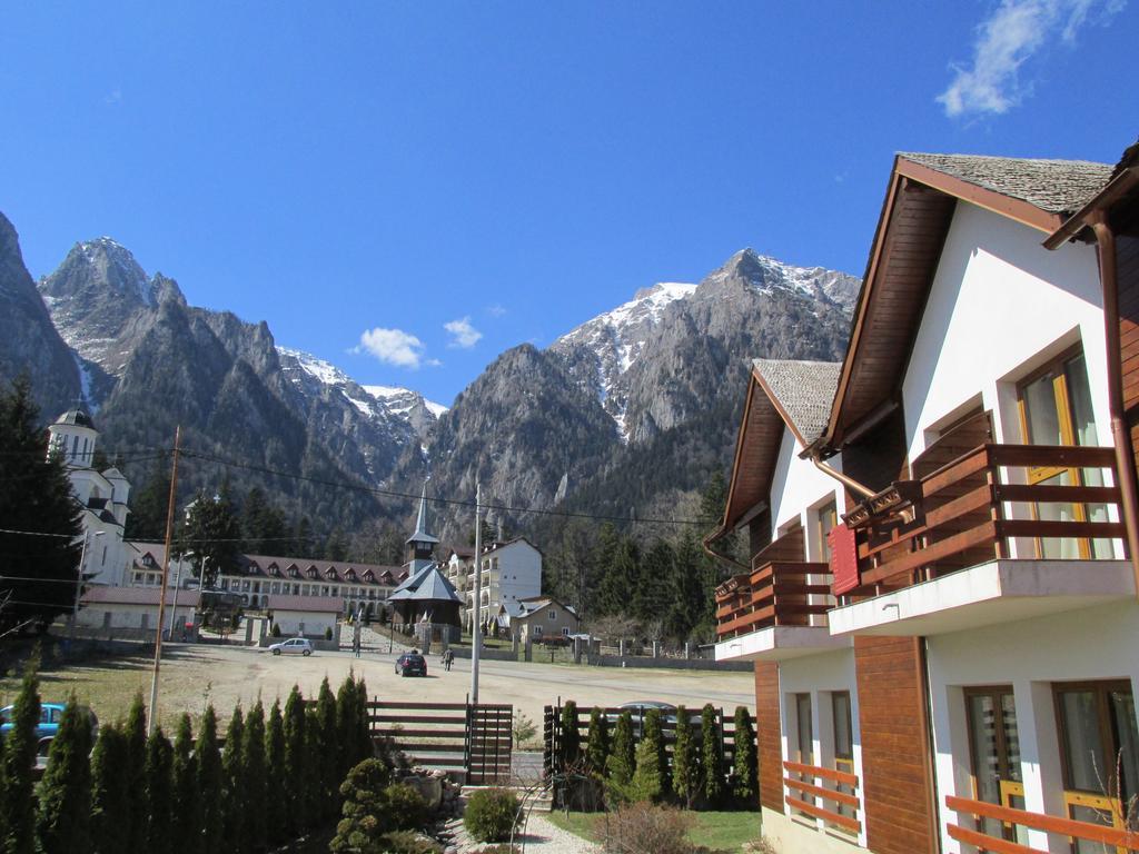 Villa Ermitage Buşteni Exteriör bild