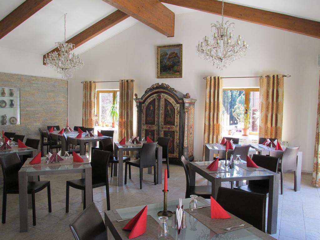 Villa Ermitage Buşteni Exteriör bild