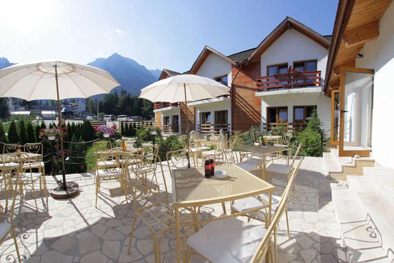 Villa Ermitage Buşteni Exteriör bild