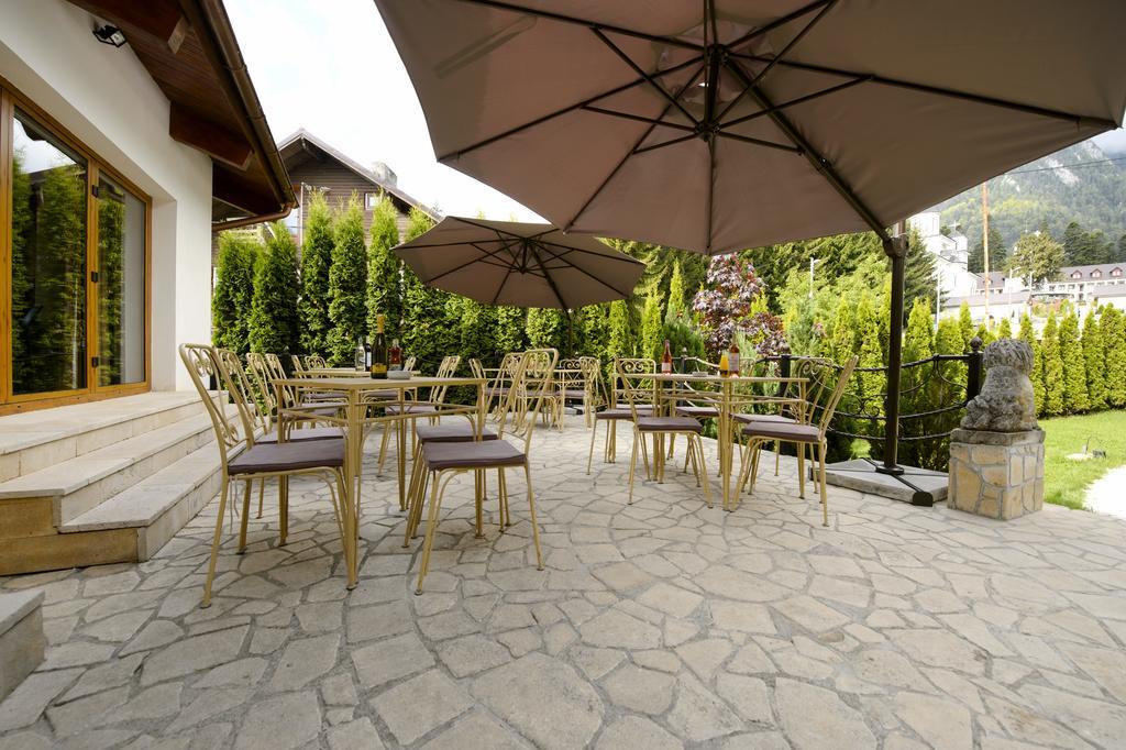 Villa Ermitage Buşteni Exteriör bild