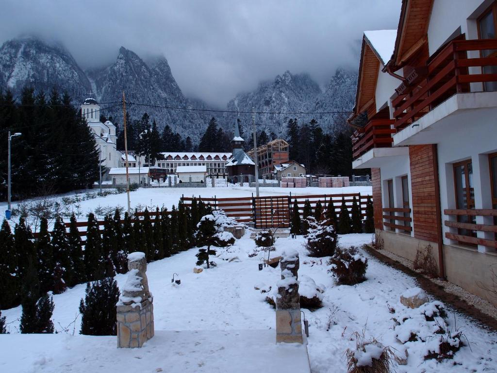 Villa Ermitage Buşteni Exteriör bild