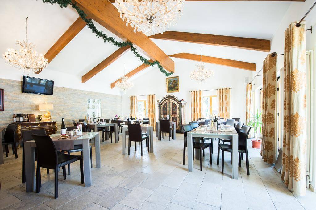 Villa Ermitage Buşteni Exteriör bild