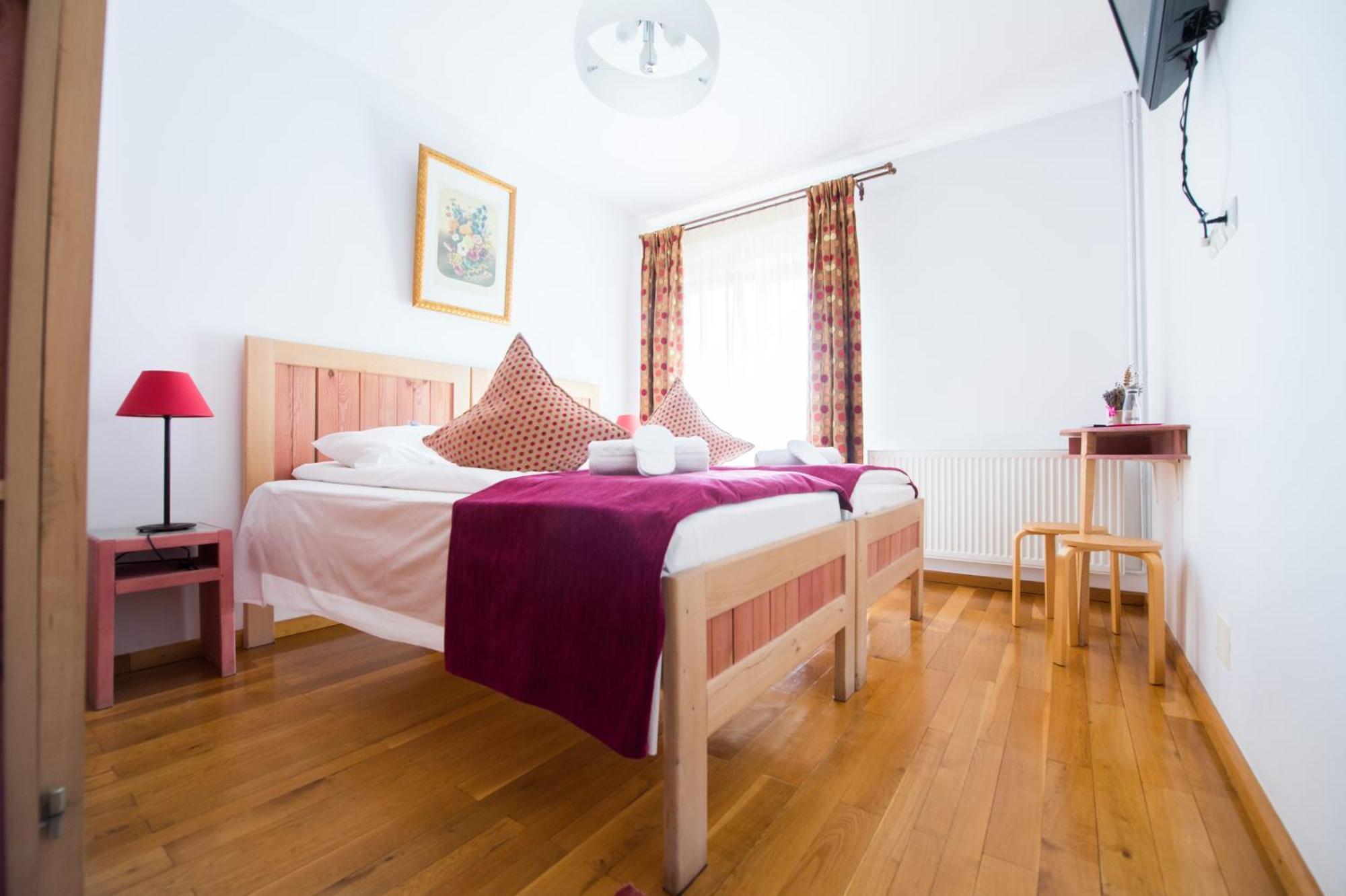 Villa Ermitage Buşteni Exteriör bild