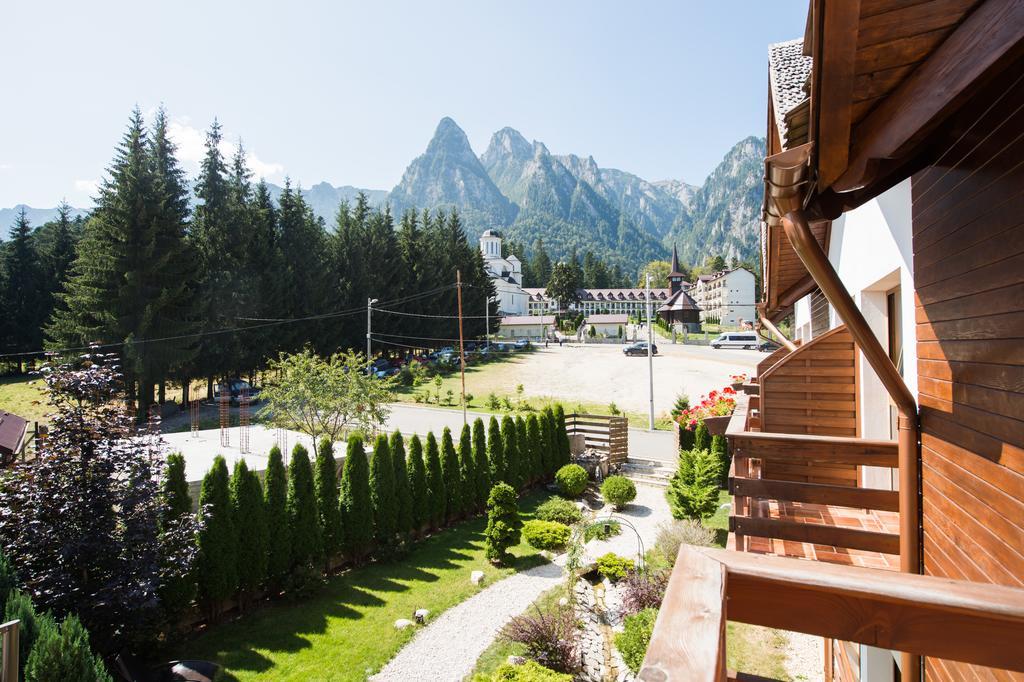 Villa Ermitage Buşteni Exteriör bild