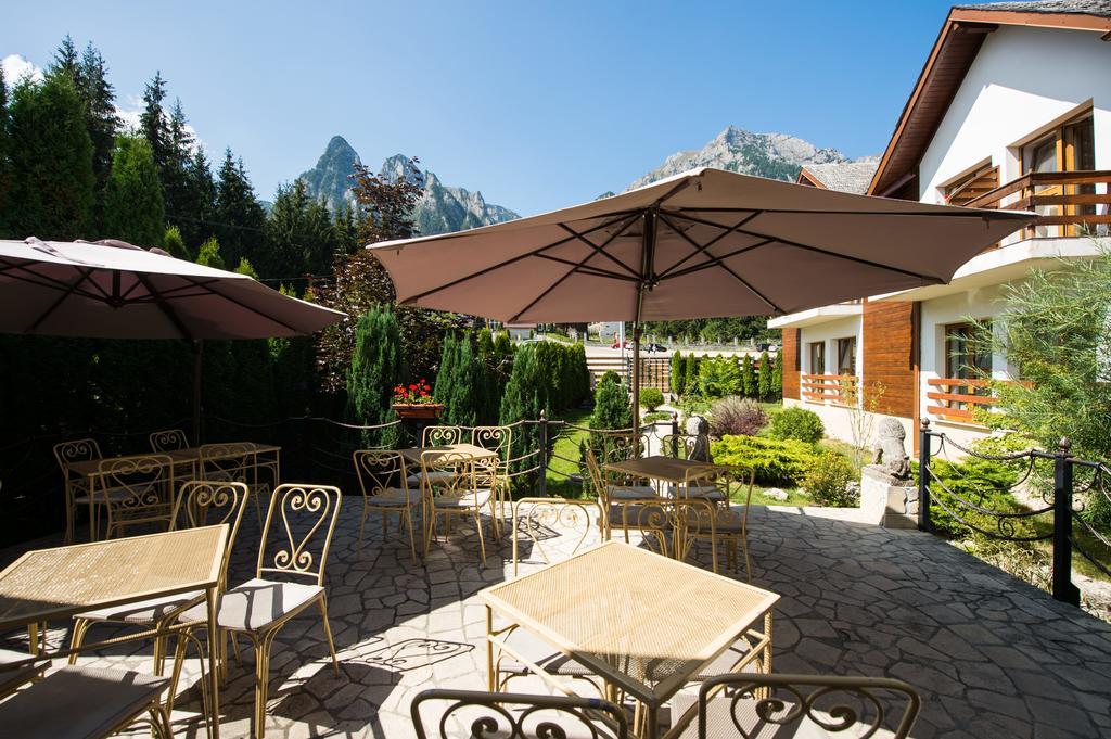 Villa Ermitage Buşteni Exteriör bild