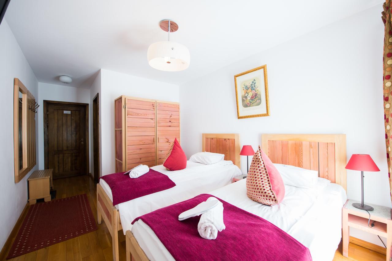 Villa Ermitage Buşteni Exteriör bild