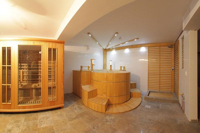 Villa Ermitage Buşteni Exteriör bild