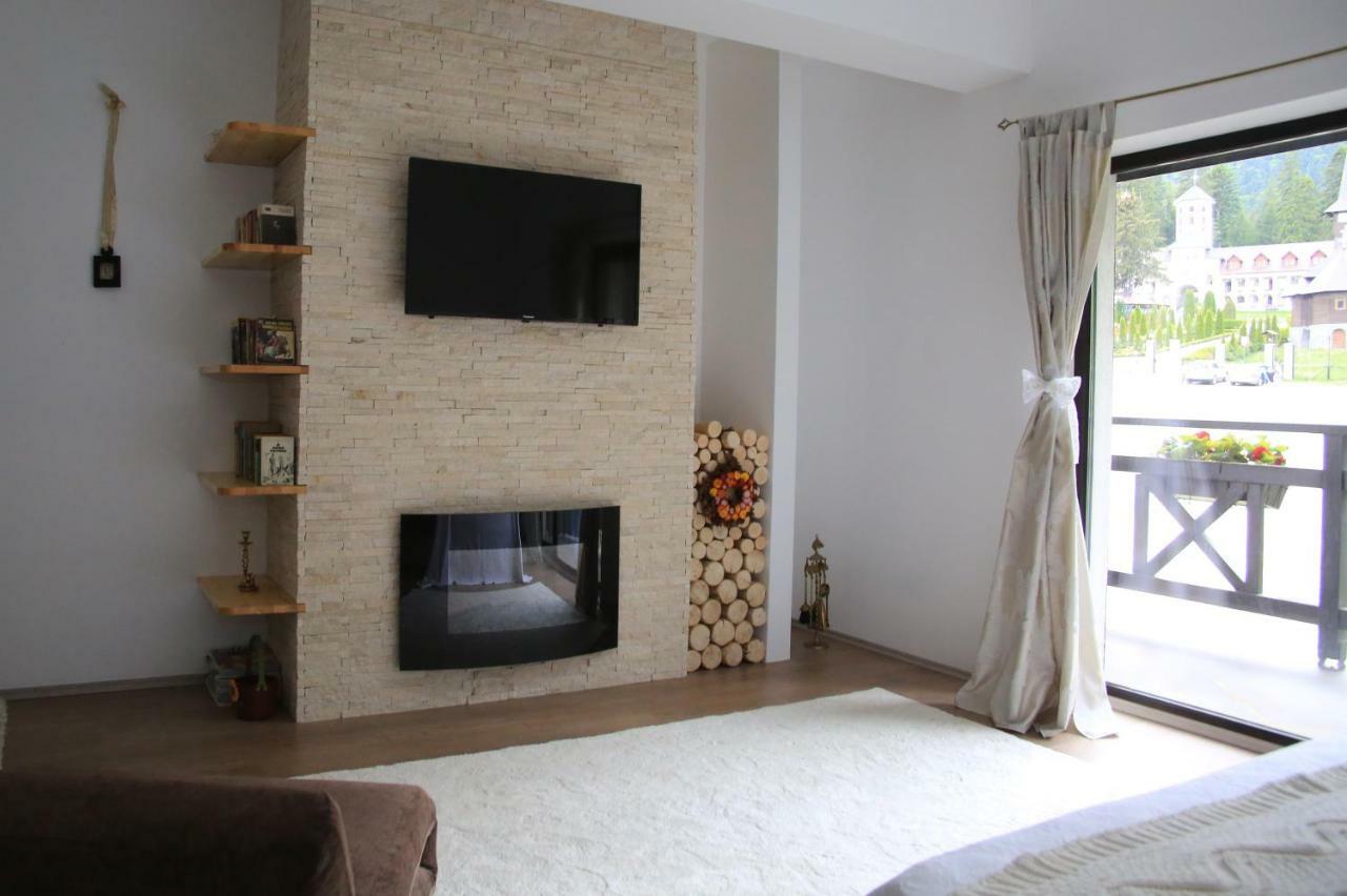 Villa Ermitage Buşteni Exteriör bild