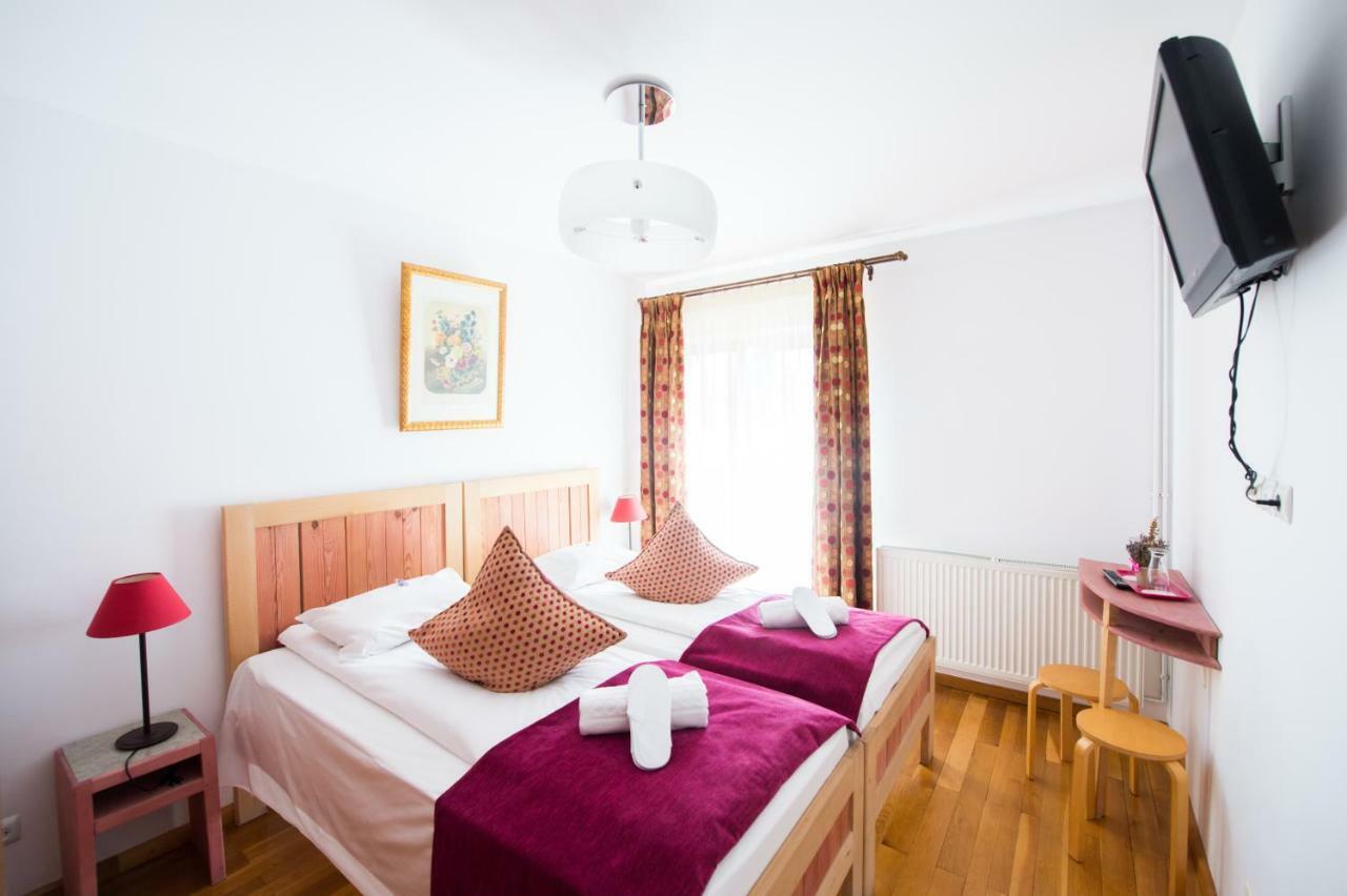 Villa Ermitage Buşteni Exteriör bild