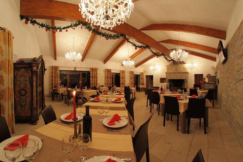 Villa Ermitage Buşteni Exteriör bild
