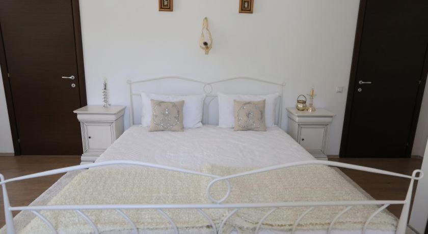 Villa Ermitage Buşteni Exteriör bild