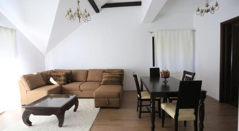 Villa Ermitage Buşteni Exteriör bild